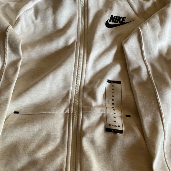 Boys Nike sweater. New with tags - Picture 2 of 4
